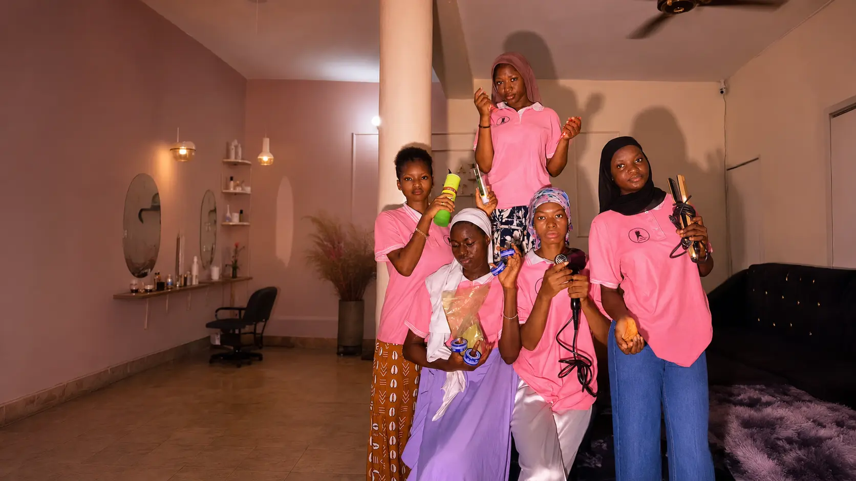 L’équipe Reina Beauty dans le salon de Bamako